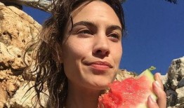 娱乐吃瓜在国外叫什么,国际版“八卦”文化解析